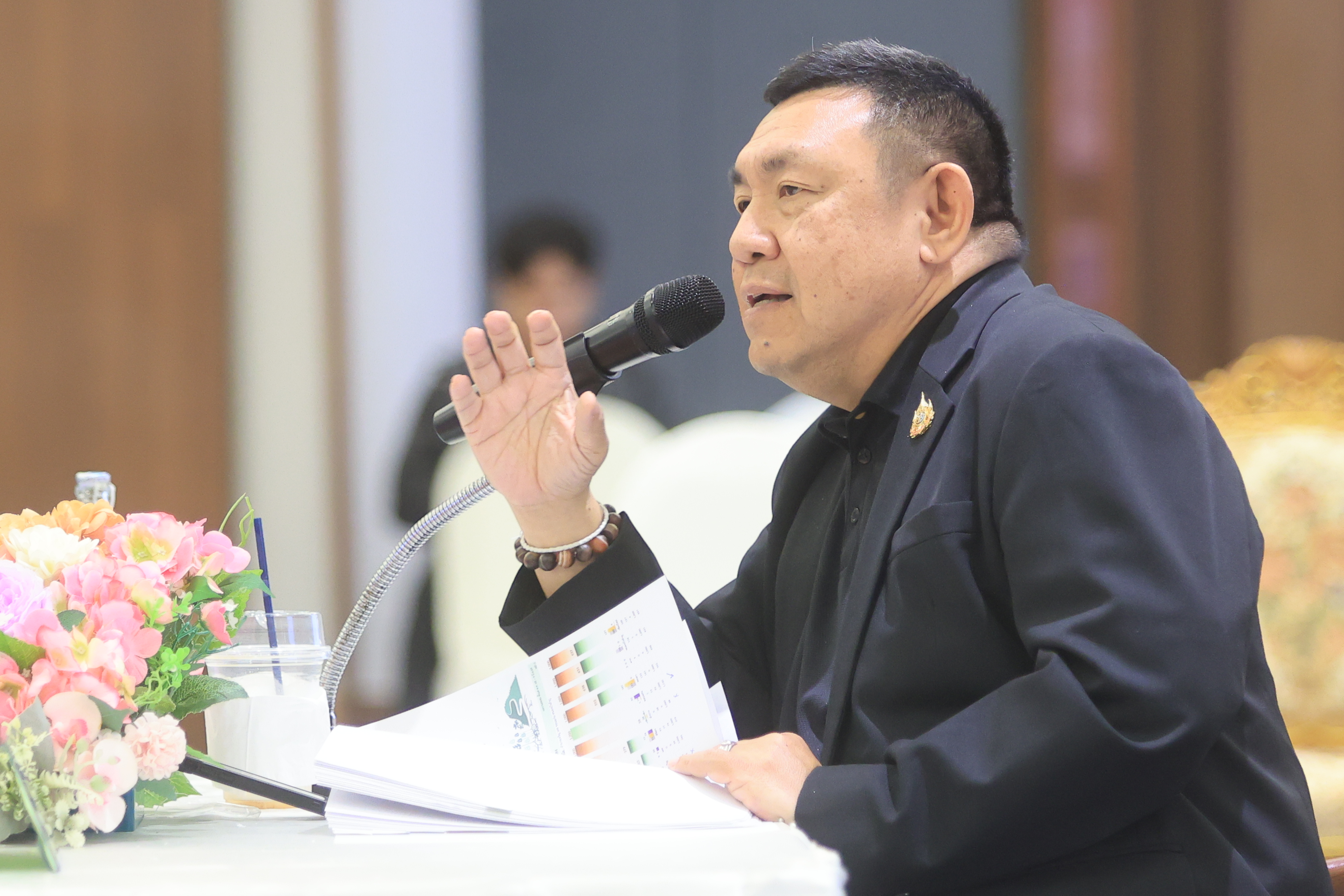 title - เลขาฯ ส.ป.ก. ประชุมเข้ม! 